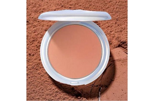 Pop Blush z tváře vytváří „přirozenou růžovou, bezchybnou pokožku“
